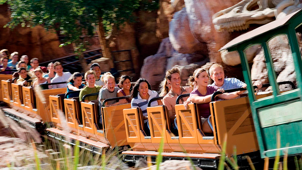 Explora la tierra temática Frontierland, y encontrarás la magnífica Big Thunder Mountain Railroad.