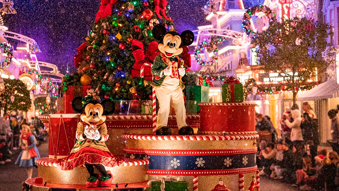 Mickey’s Once Upon a Christmastime Parade - Navidad en Walt Disney World Resort.